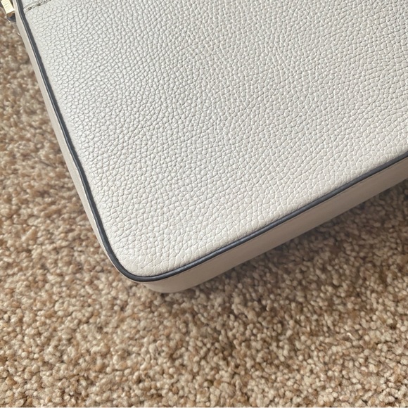 Michael Kors White Shoulder Bag - Picture 3 of 16